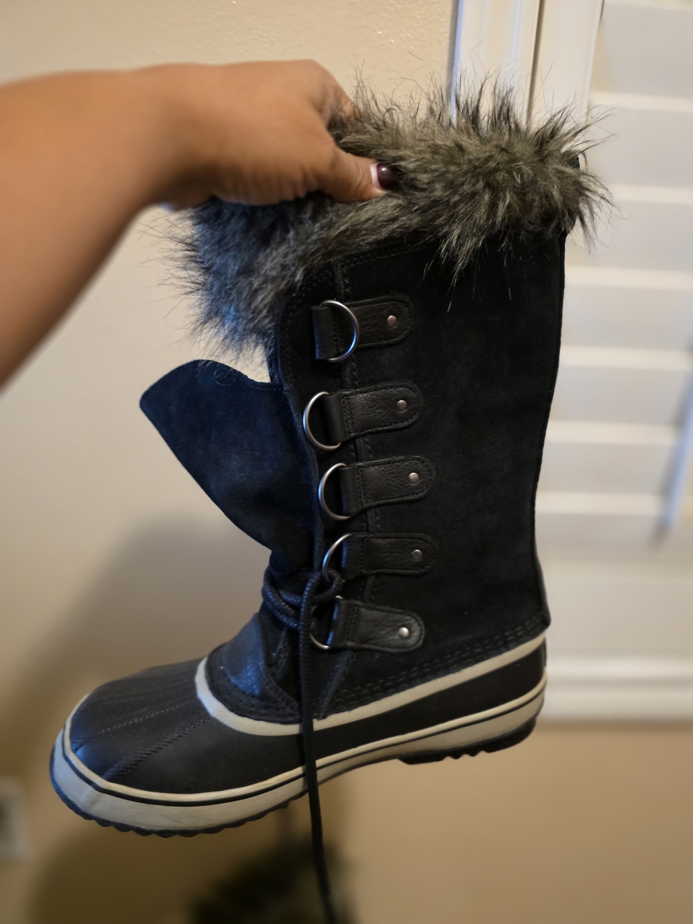 Women’s Black Faux-Fur Trim Winter Snow Boots 10.5